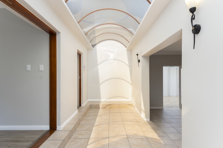 To Let 4 Bedroom Property for Rent in Die Wingerd Western Cape